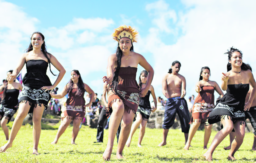 Líder polinésico valora proyecto de ley que busca cambiar el nombre de la Isla de Pascua