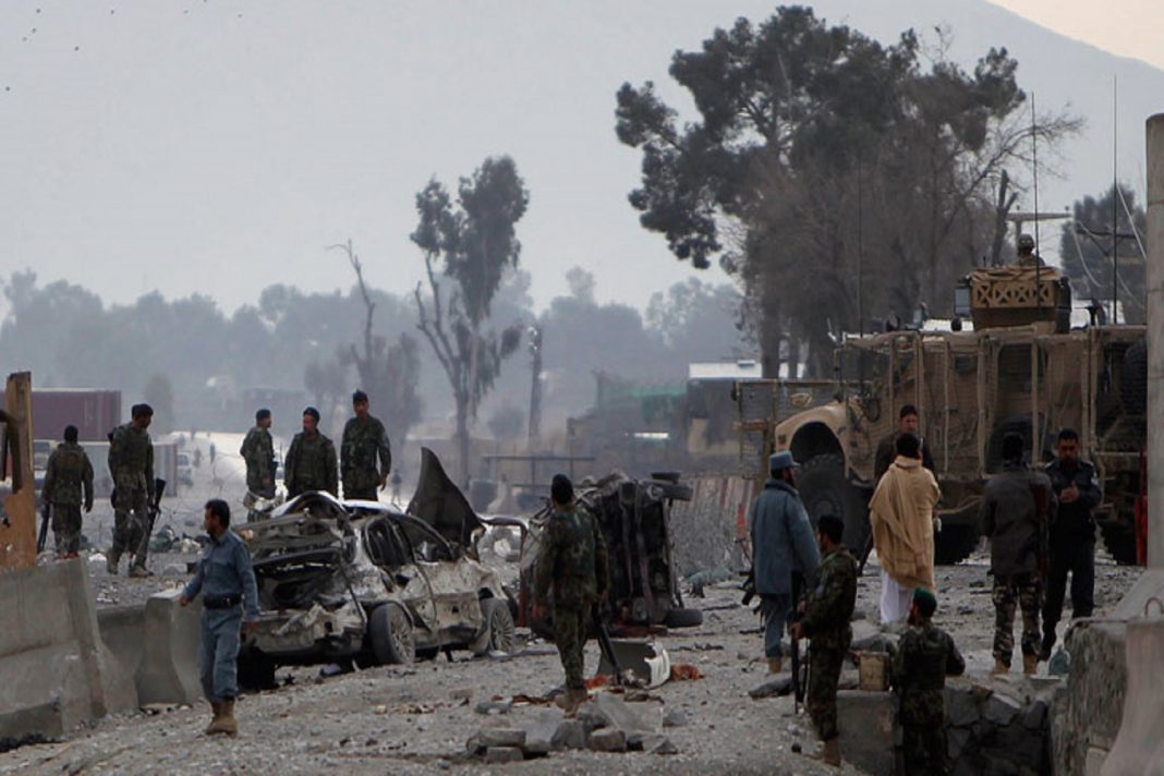 Atentado suicida deja al menos 20 muertos en Afganistán