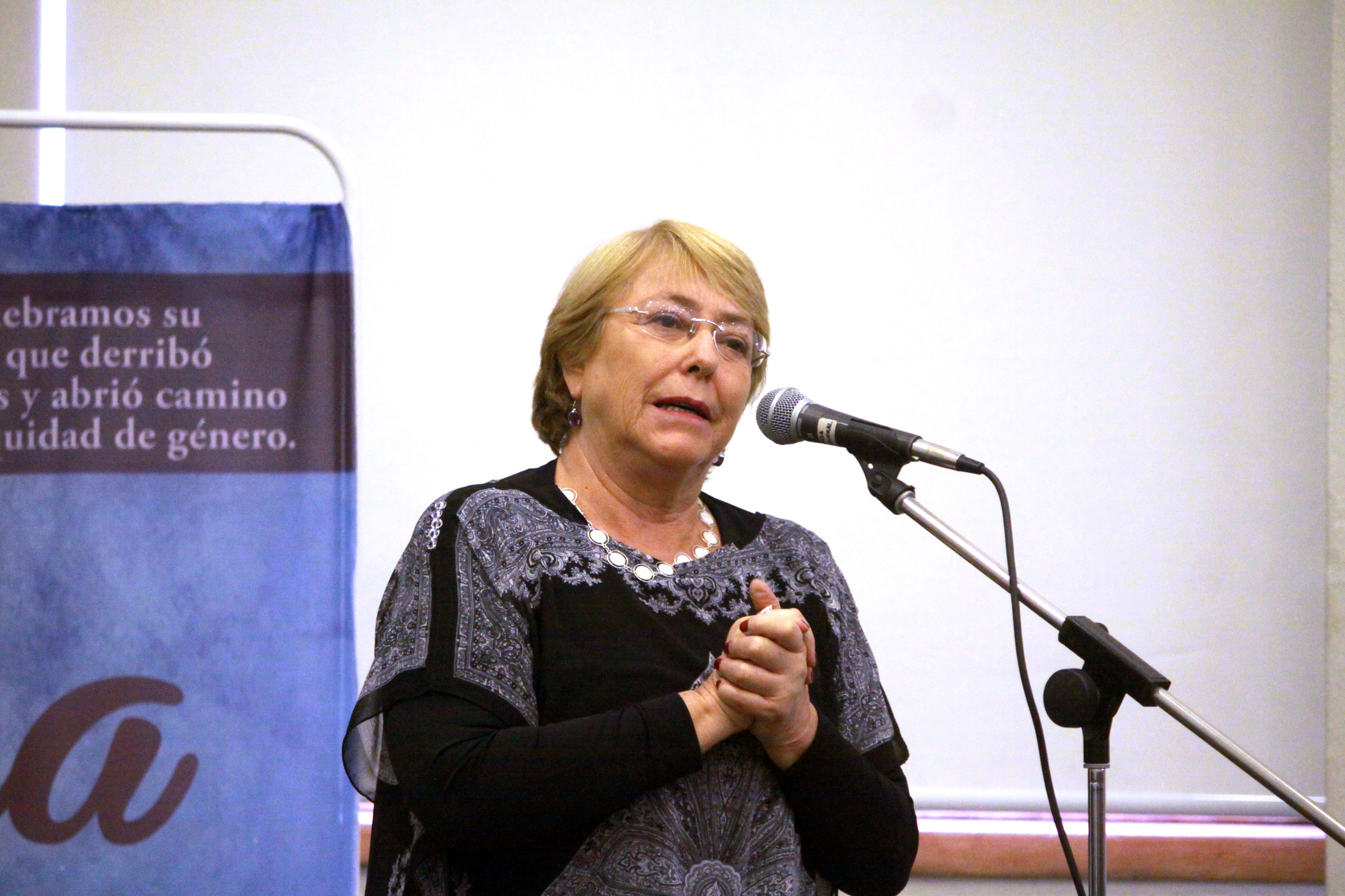 Bachelet por feminismo: «Estoy súper optimista con el movimiento de las chiquillas»