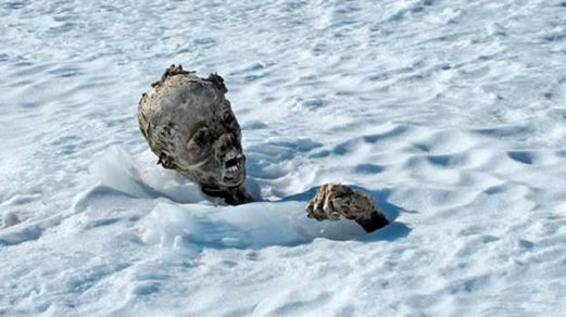 Aparece escalador sepultado bajo la nieve por efectos del calentamiento global (+VIDEO)