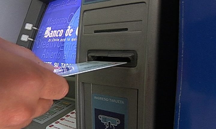 Alarma por filtración de documento con datos de 14 mil tarjetas de crédito de clientes de bancos chilenos