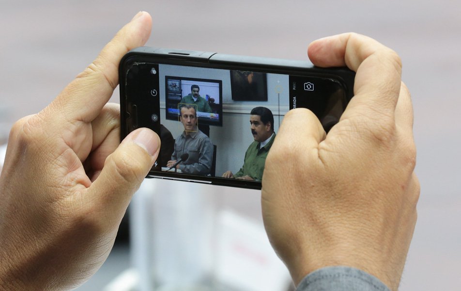 Seis mil comunicadores populares dan la batalla mediática en Venezuela con móviles de alta tecnología
