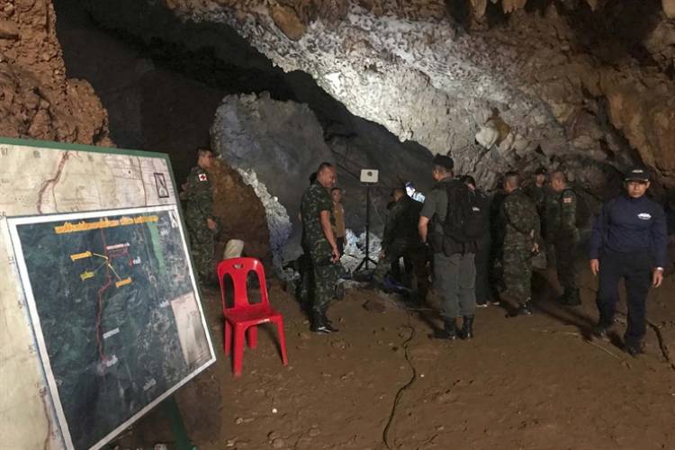 La historia de niños tailandeses atrapados en una cueva podría llevarse al cine