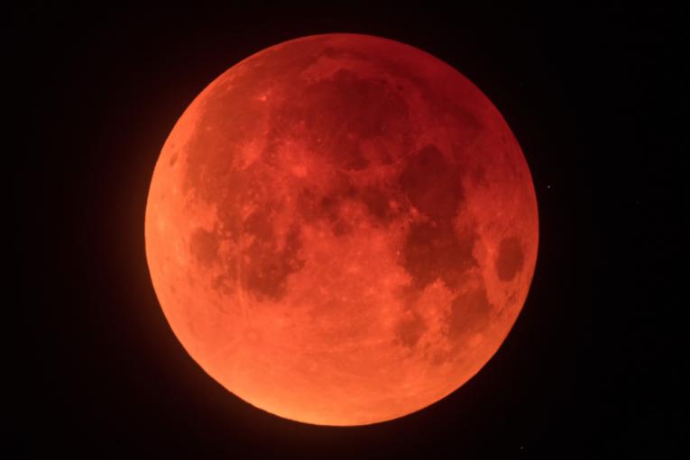 Cómo, cuándo y dónde se verá el esperado eclipse lunar este viernes 27 de julio