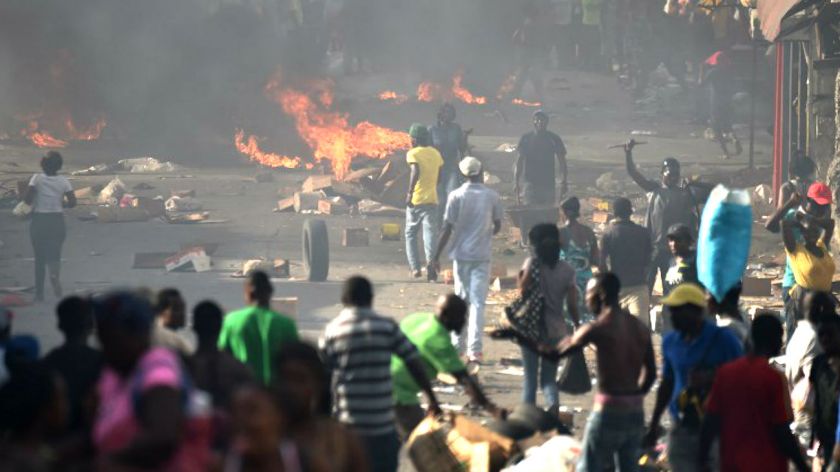 Continúan protestas en Haití pese a la revocación de aumento del combustible