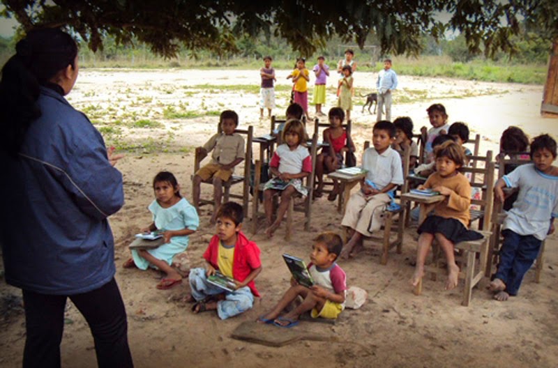 Los indios Tumbalalás deciden en asambleas el futuro de su educación