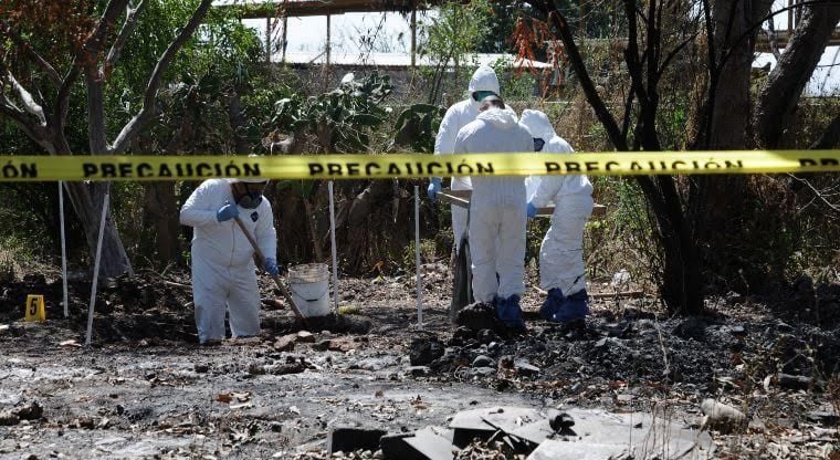 Hallan seis cuerpos en fosas clandestinas en el oeste de México