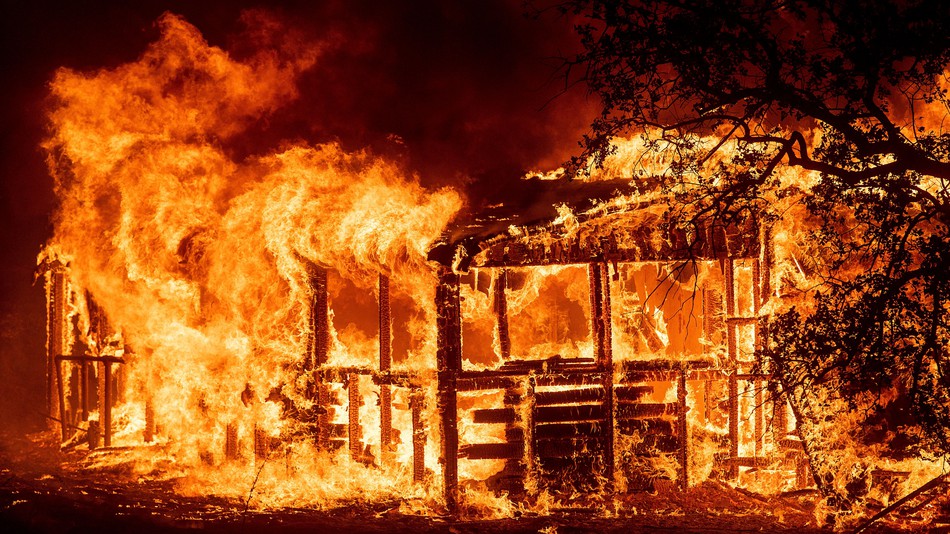 Aumentan a seis los fallecidos y 38 mil los evacuados en incendios al norte de California