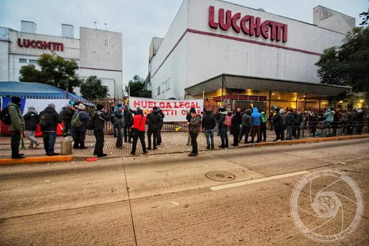 Trabajadores de Lucchetti en huelga: “Llevamos 15 días y la empresa no quiere reajustar nada”