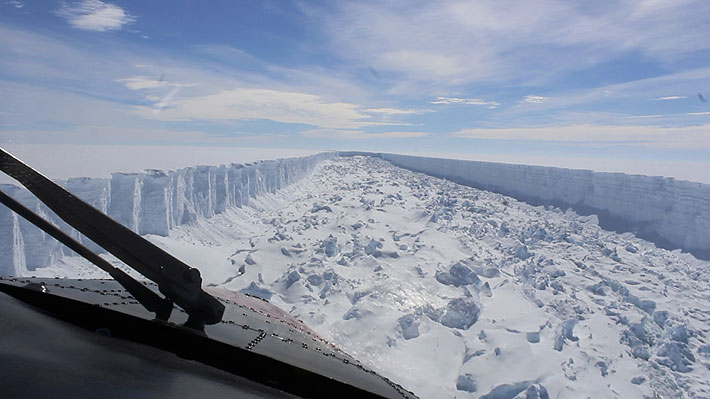 A un año de su desprendimiento, iceberg gigante en la Antártica continúa en su lugar