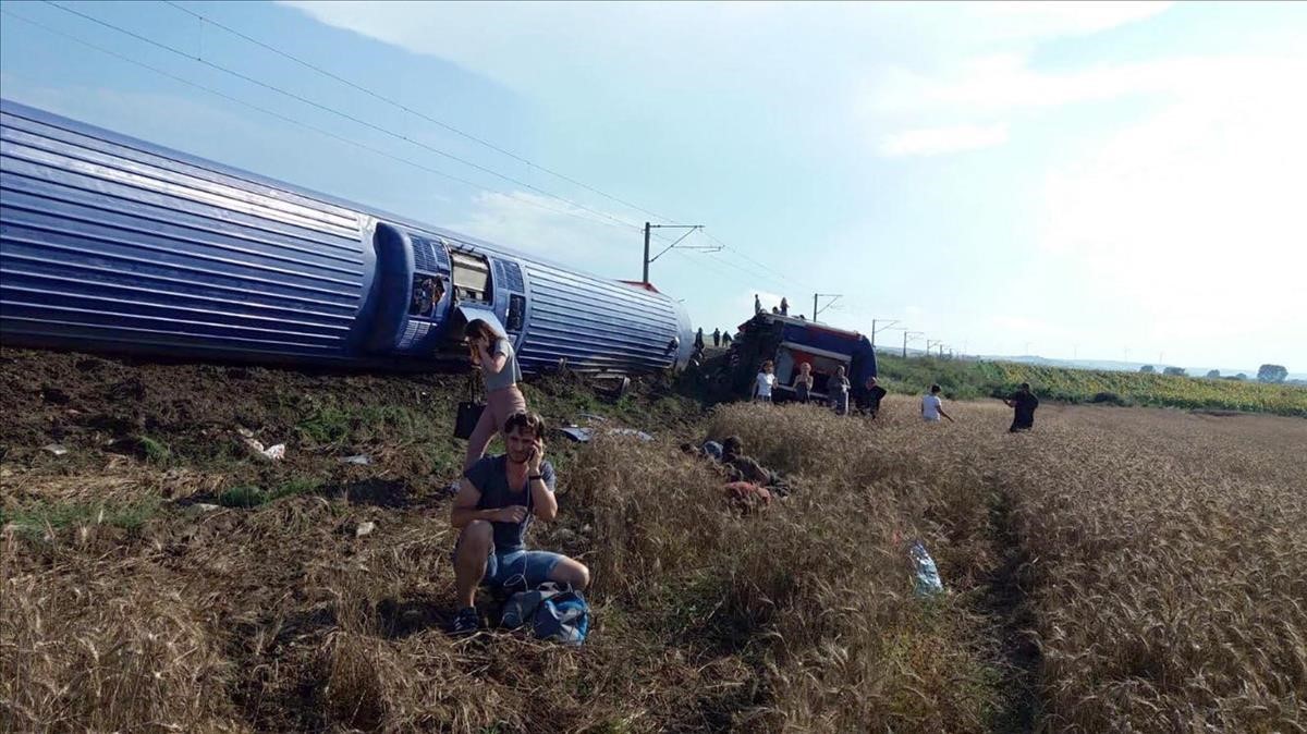 En accidente ferroviario turco mueren 24 personas  y 120 quedan heridas