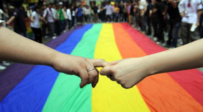Tribunal de Ecuador ordena a Registro Civil reconocer matrimonio igualitario
