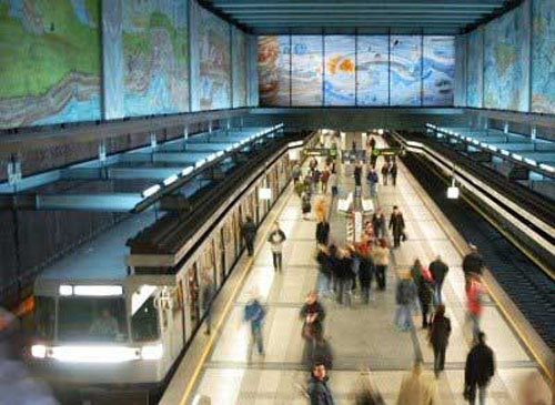 Reparten desodorantes para combatir el mal olor en el metro de Viena