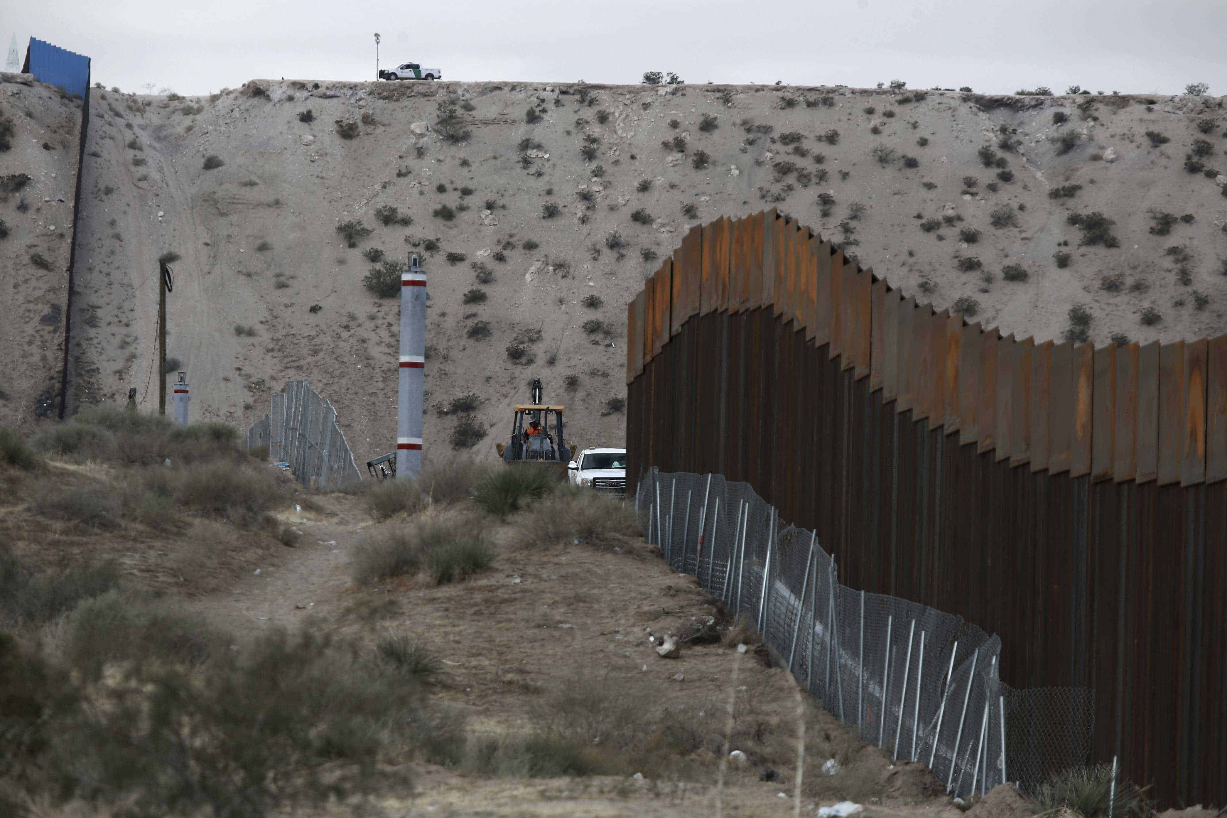 Trump amenaza con cierre de gobierno si los demócratas no apoyan el muro con México
