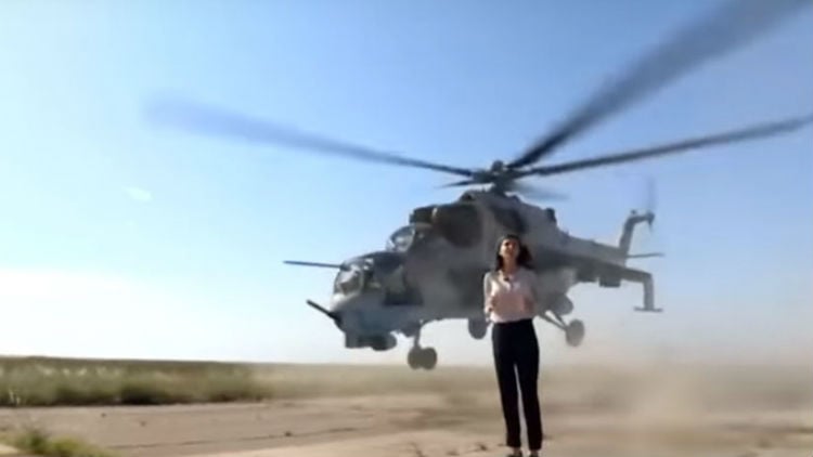 (+Vídeo) Una periodista a punto de ser decapitada por un helicóptero militar mientras transmitía en vivo
