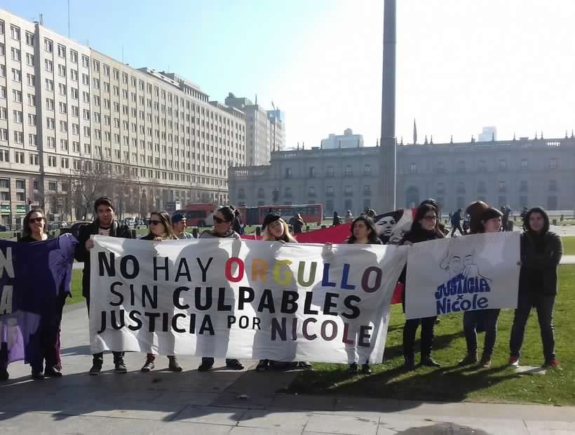 Organizaciones LGBT protestaron frente a La Moneda por la impunidad en el crimen de Nicole Saavedra