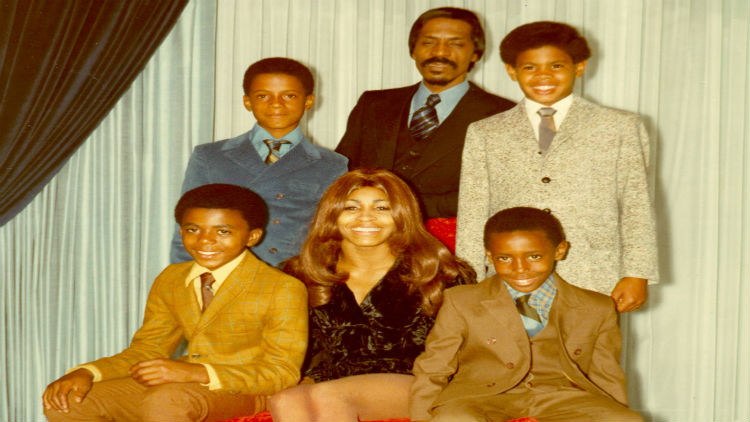 Se suicida el hijo mayor de la cantante estadounidense Tina Turner