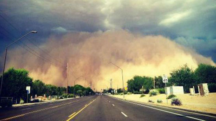 (+Video) Tormenta de arena azota el desierto en Arizona