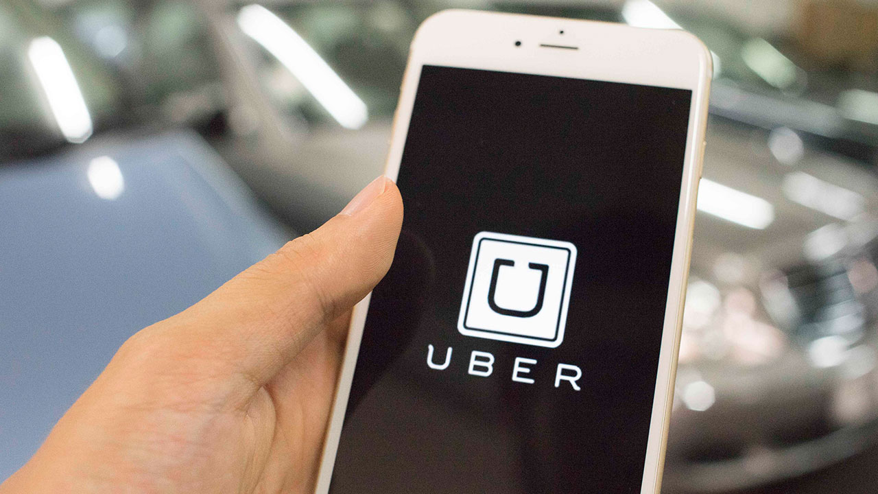 Uber revisará en tiempo real los antecedentes de sus conductores