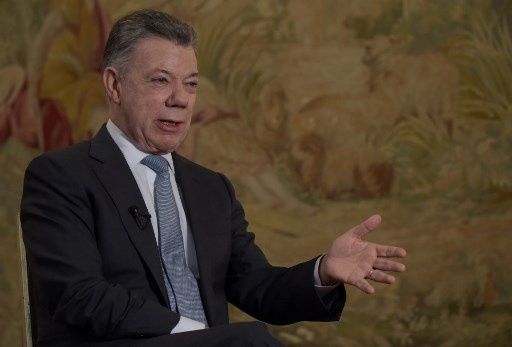 Santos entrega la «llave de la paz» al nuevo presidente, Iván Duque
