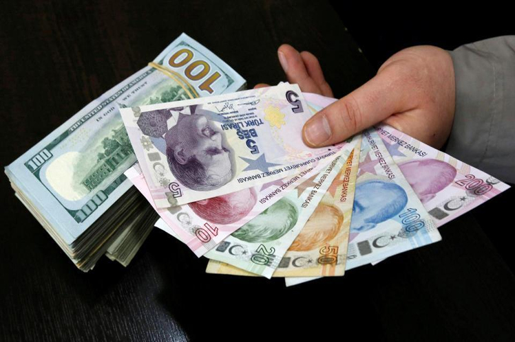 Desplome de la moneda: Turquía pide a ciudadanos cambiar dólares, euros y oro por la lira