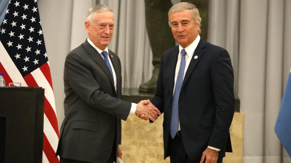 Estados Unidos da un espaldarazo a las reformas militares de Mauricio Macri