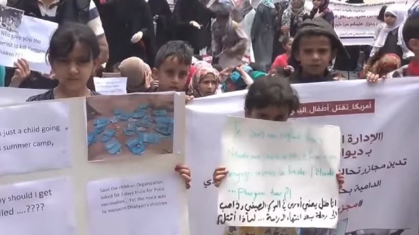 (Vídeo) Niños yemeníes protestan contra masacre a un aútobus escolar