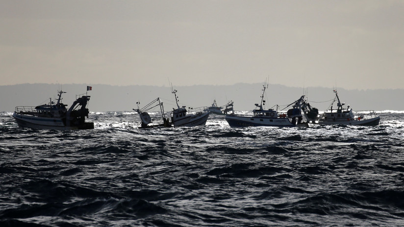 (Video) Batalla naval en el Canal de la Mancha deja tres embarcaciones con daños en sus cascos