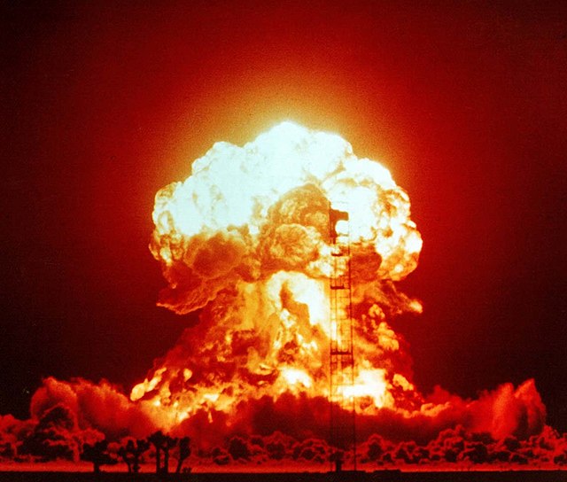 Pruebas nucleares amenazan a la humanidad con su destrucción