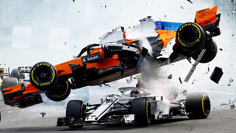 (Video) Aparatoso accidente de Alonso en la Fórmula 1 no termina en muerte gracias al ‘halo’