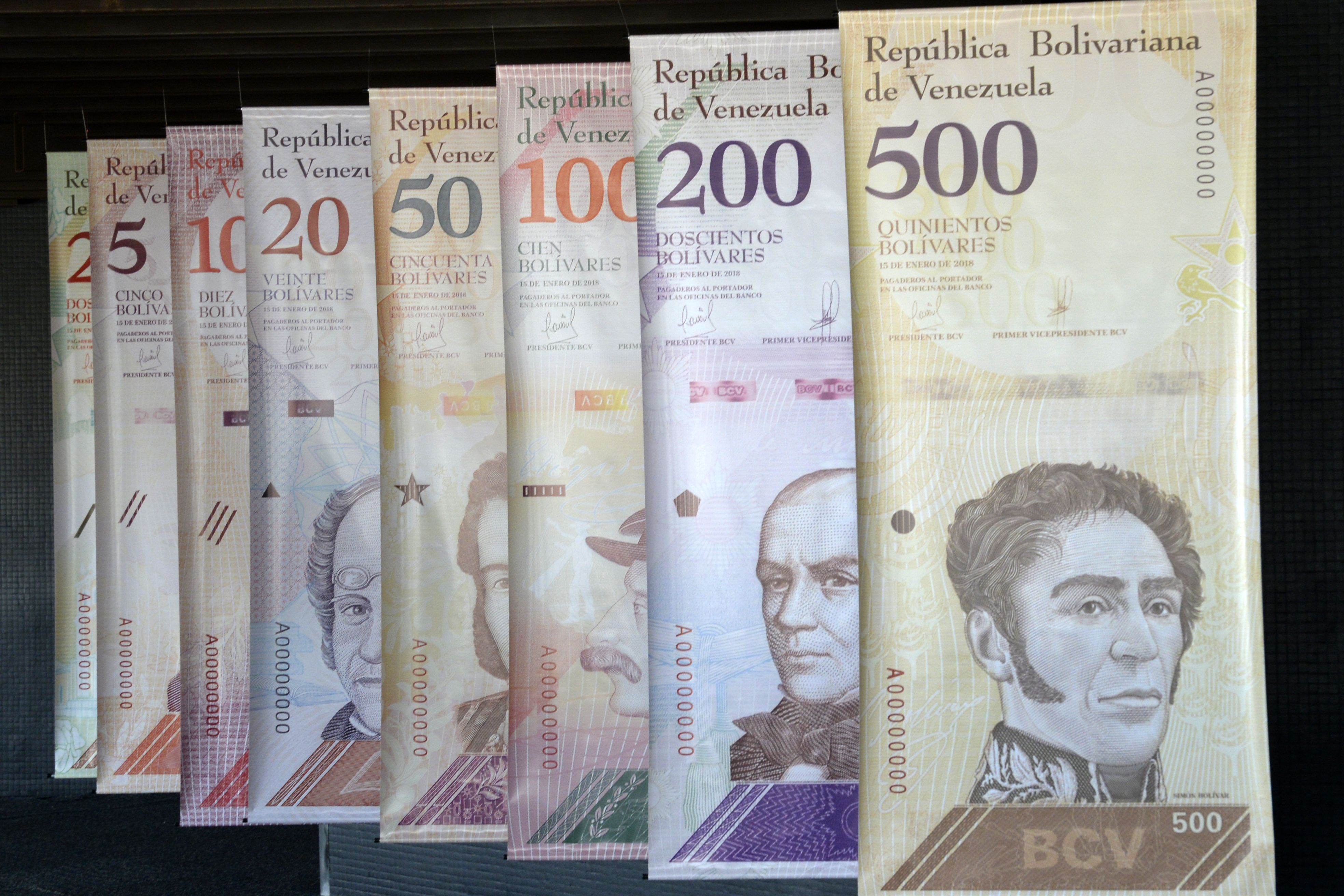 Venezuela comenzó a entregar las piezas del nuevo cono monetario a la banca