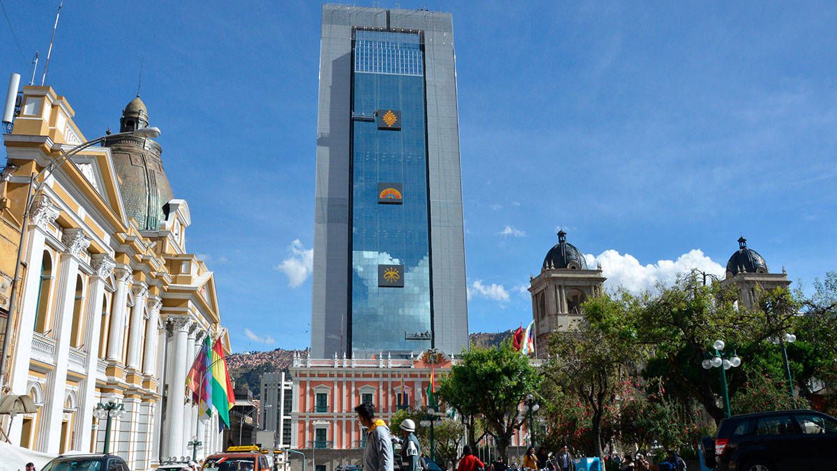 Bolivia inaugura la Casa Grande del Pueblo en medio de una polémica