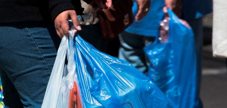 Desde hoy entra en vigencia ley que prohíbe entrega de bolsas plásticas en todo el país