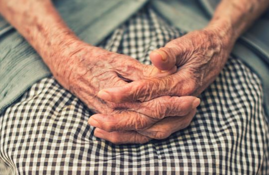 Personas mayores de 80 años registran tasa de suicidio más alta del país