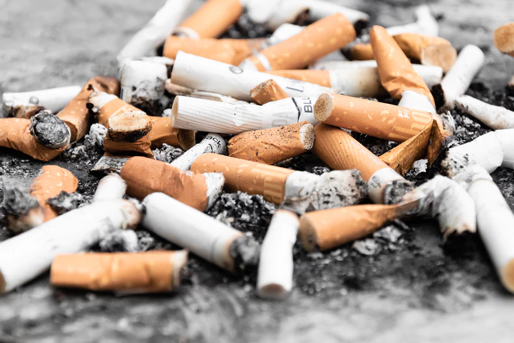 El “cáncer medio ambiental” de las colillas de cigarrillos