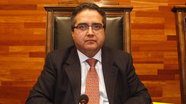Académico Carlos Carmona presentó su renuncia a la Facultad de Derecho de la U. de Chile