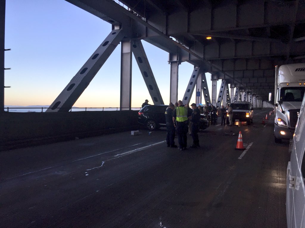 Disparan a mansalva y asesinan a conductor en el Bay Bridge de Estados Unidos