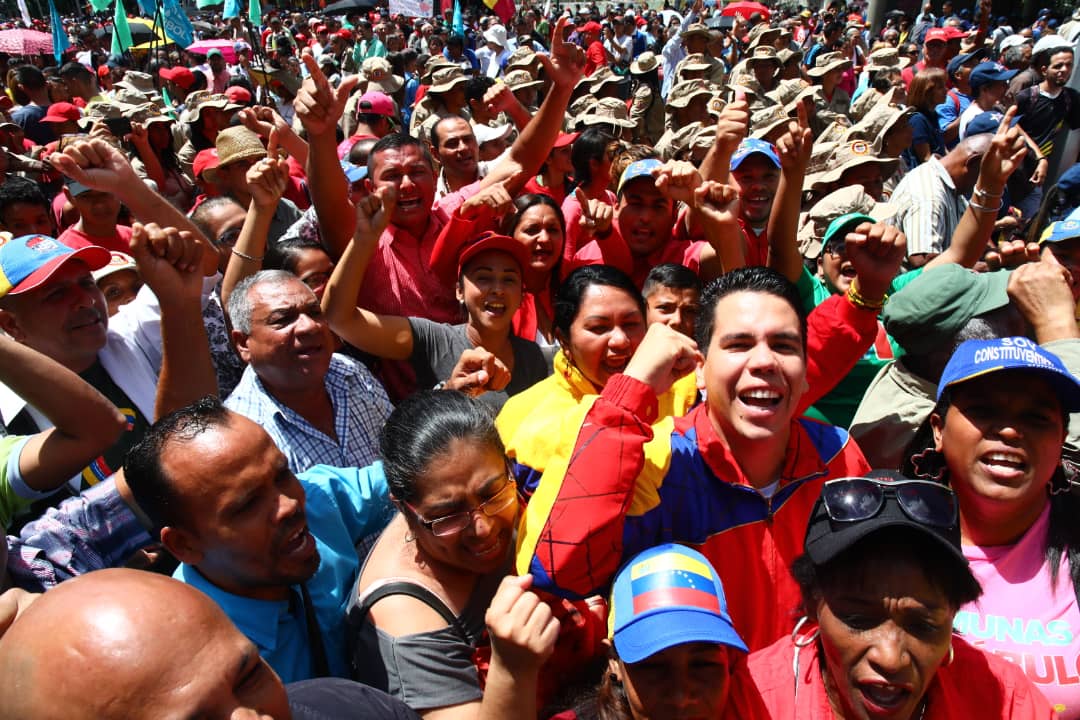 Pueblo venezolano repudia atentado contra el presidente Maduro con masiva movilización
