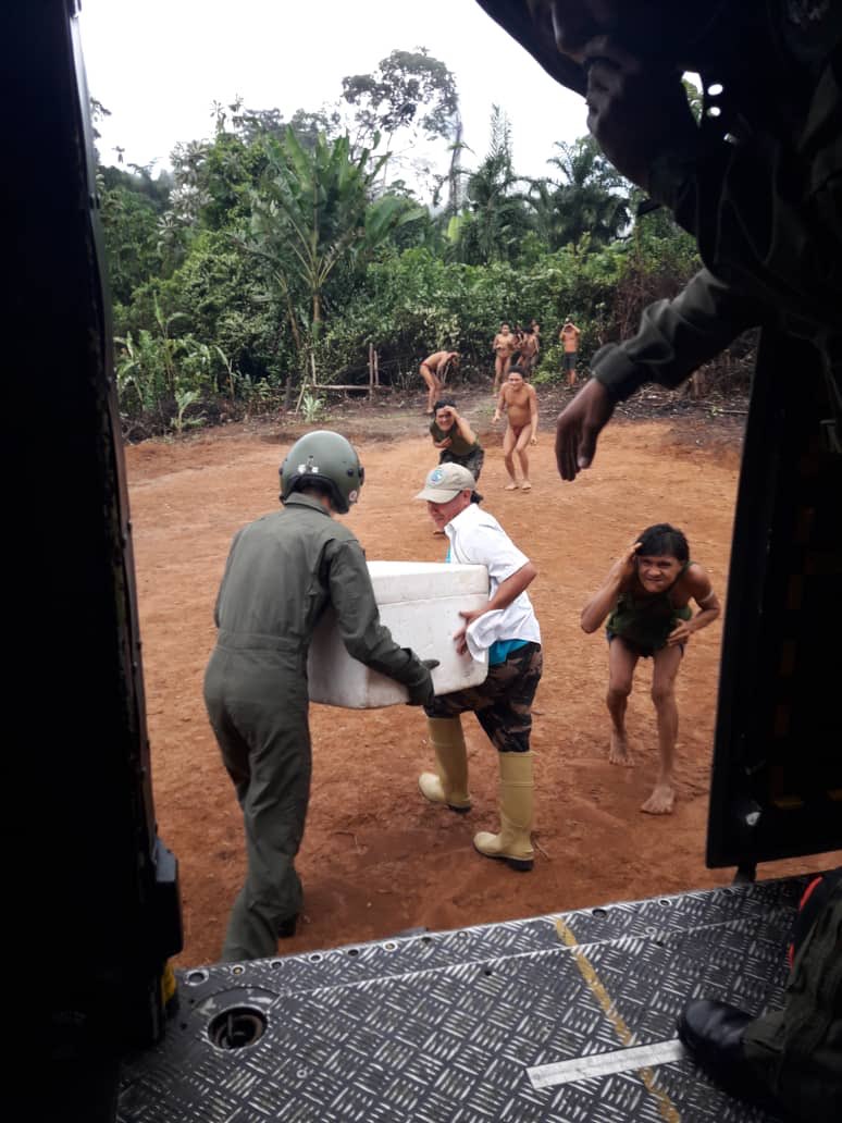 Vea cómo reciben alimentos comunidades indígenas del Amazonas afectadas por inundaciones