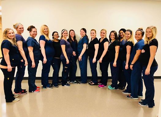 16 enfermeras están embarazadas al mismo tiempo en un centro médico