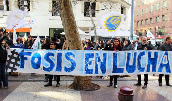 Paro en el Fosis: Organizaciones y parlamentarios piden intervención del ministerio del Trabajo