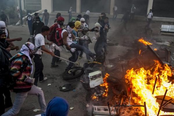 ¡Alerta! Golpistas venezolanos planean utilizar nuevamente a los estudiantes como «carne de cañon»