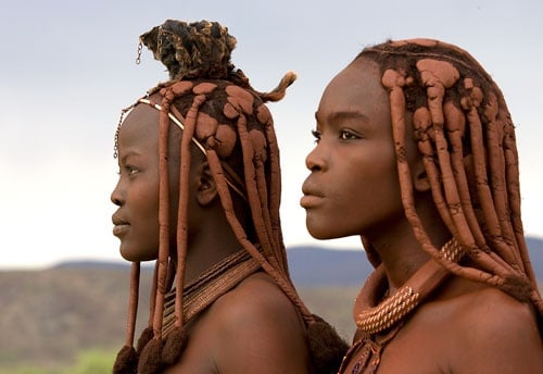 Las hermosas mujeres himba y sus milenarios secretos de belleza