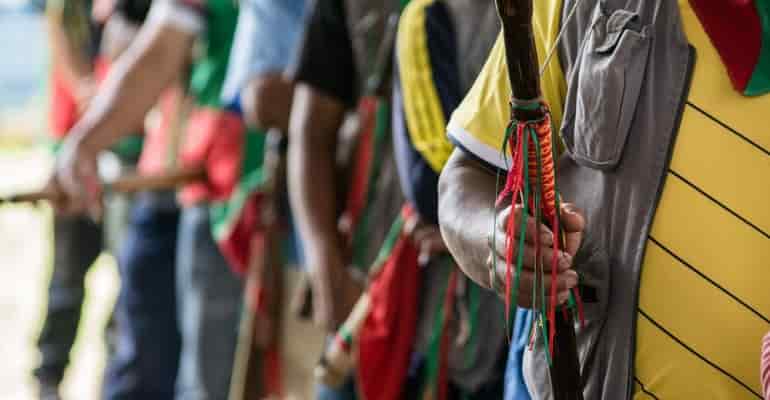 (video) Lucha a muerte entre dos comunidades indígenas en Colombia por tierras