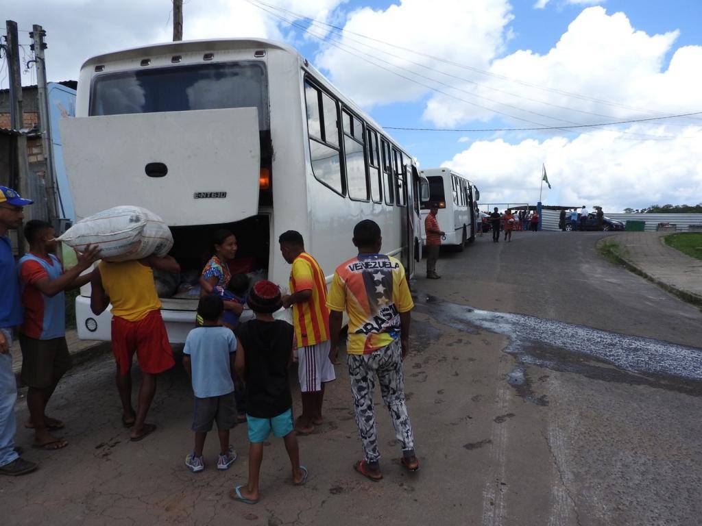 Grupo de indígenas venezolanos abandona Brasil por miedo a los ataques xenófobos