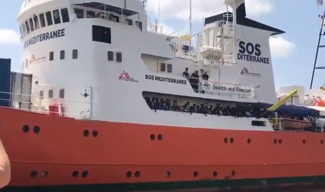 Aquarius arriba a Malta tras cinco días navegando sin rumbo por el Mediterráneo