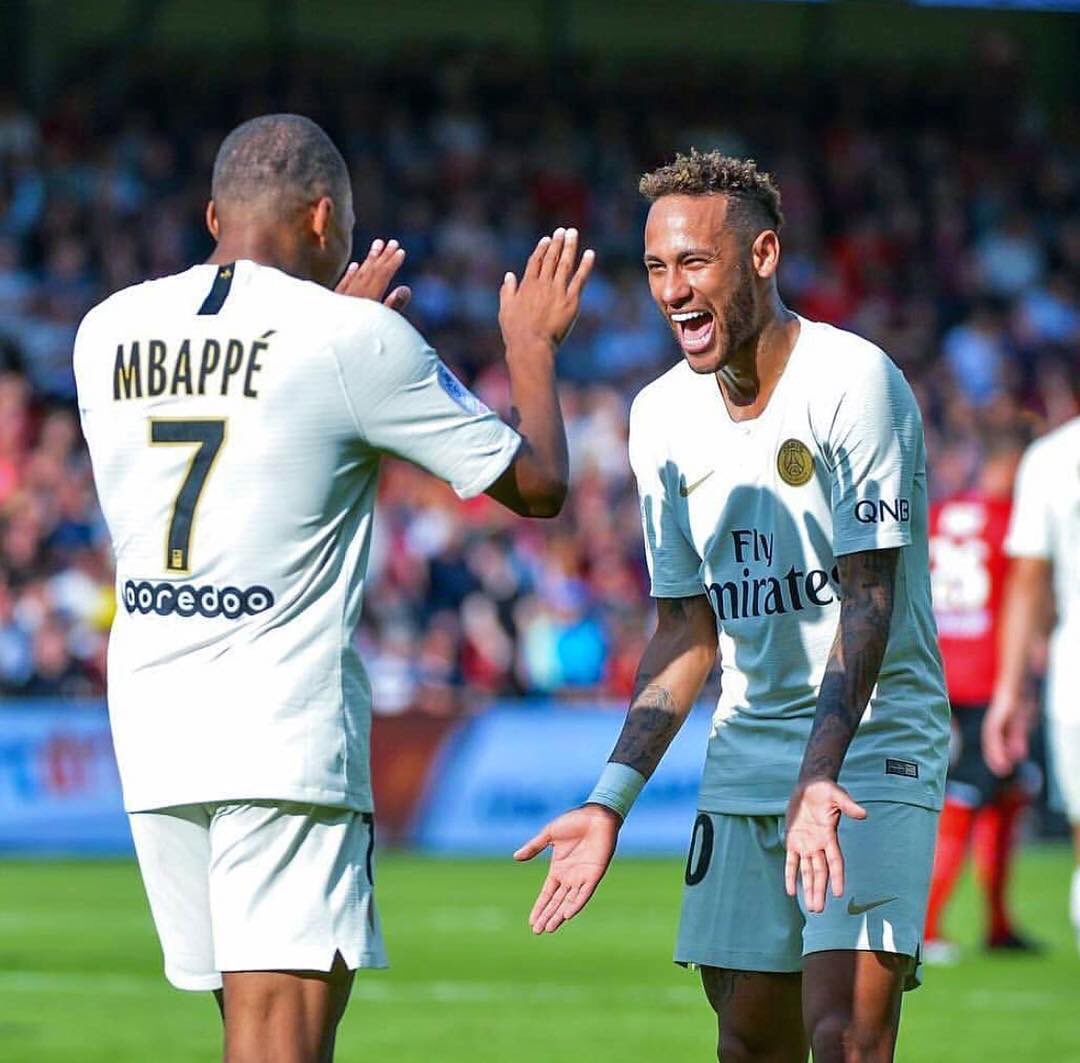 Neymar acaba con los rumores: «Tengo contrato con el PSG y me quedo en París»