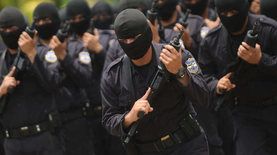 Escándalos de corrupción ensombrece a policías salvadoreños