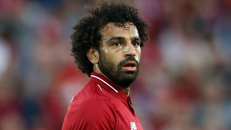 (Video) Liverpool denunció a Mohamed Salah por usar su celular mientras conducía