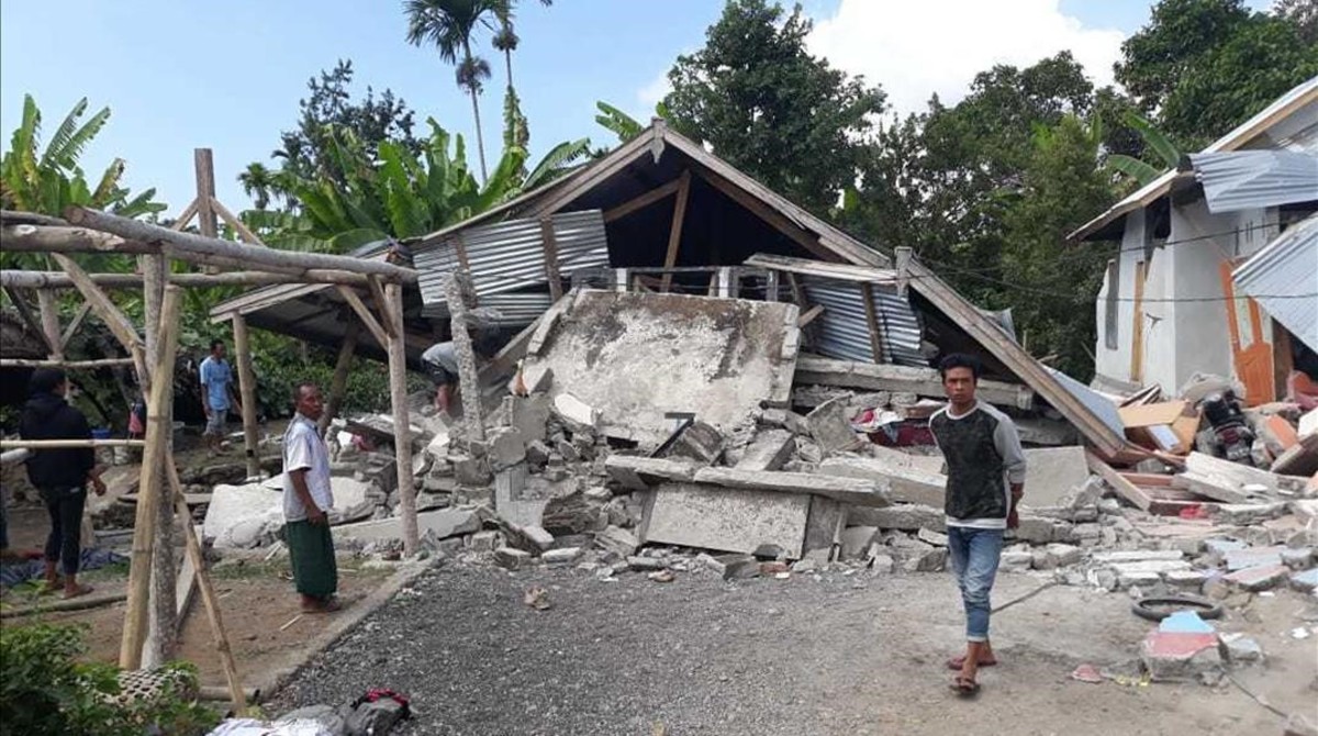 Al menos 32 muertos por terremoto en Indonesia